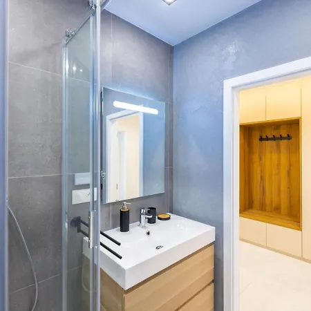 Modern Jegeho Close To Stadium براتسيلافا
